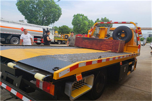 嘉兴路附近拖车电话号码服务